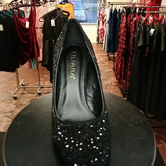 Black stiletto heels - Picture 3 of 4